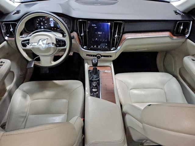 Volvo S60 T5 Momentum Image 8