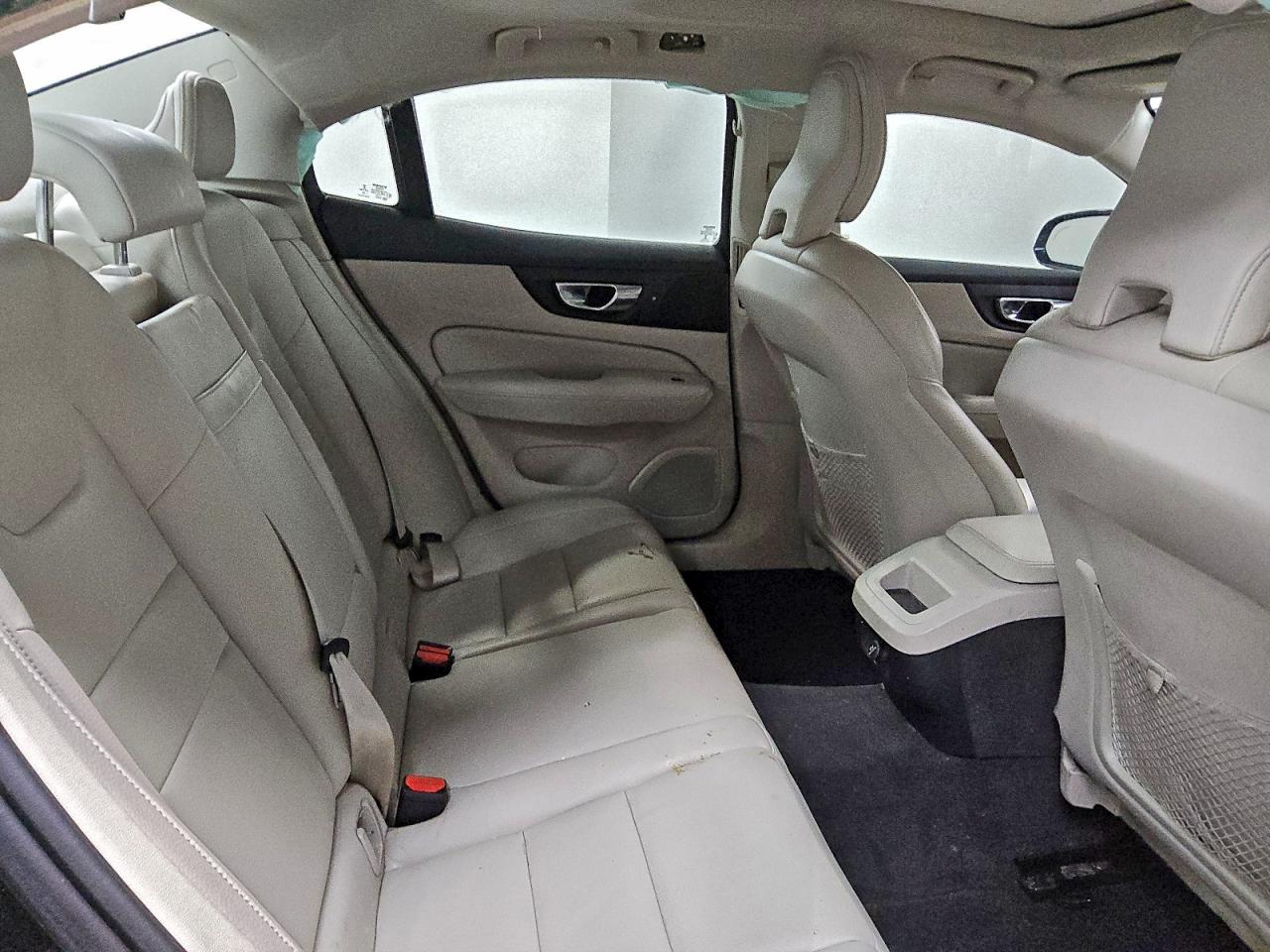 Volvo S60 T5 Momentum Image 9