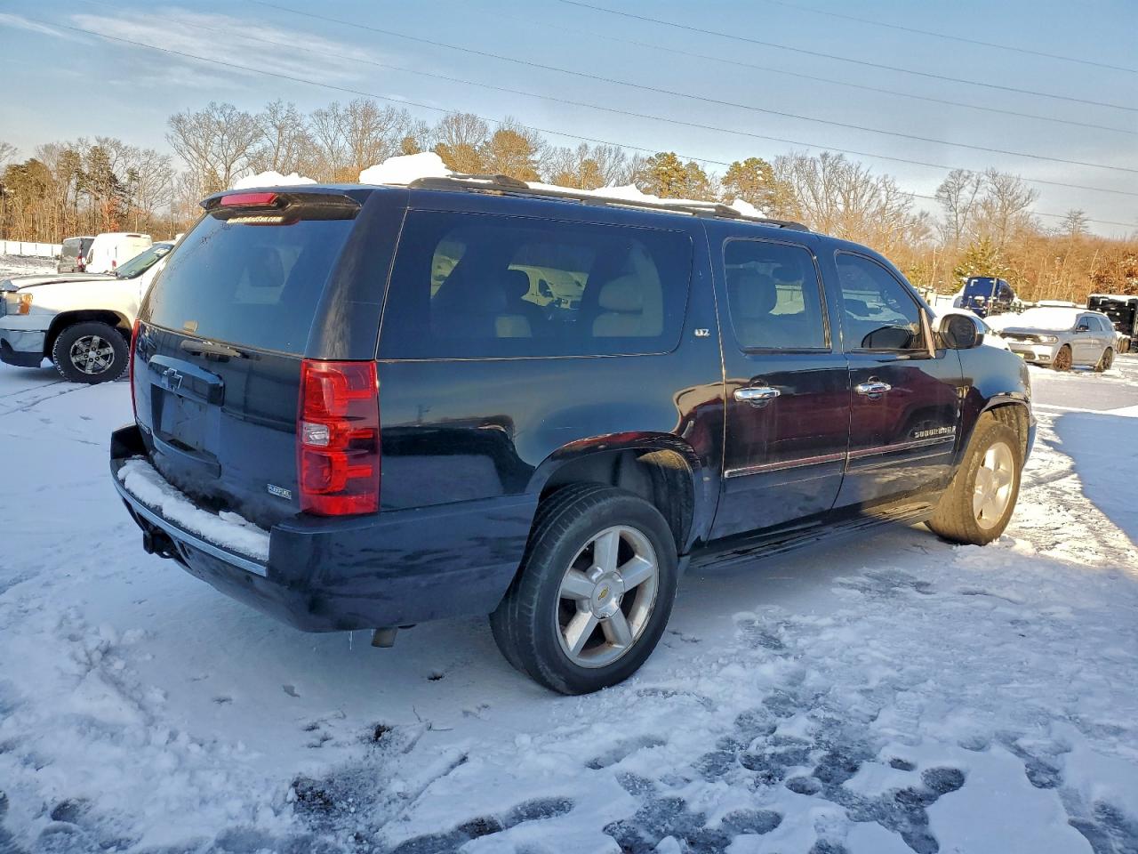 Chevrolet Suburban K1500 Ltz Image 3
