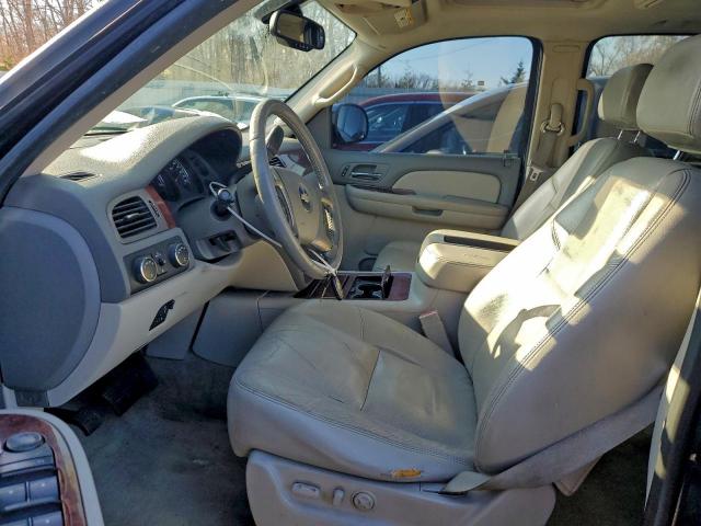 Chevrolet Suburban K1500 Ltz Image 12