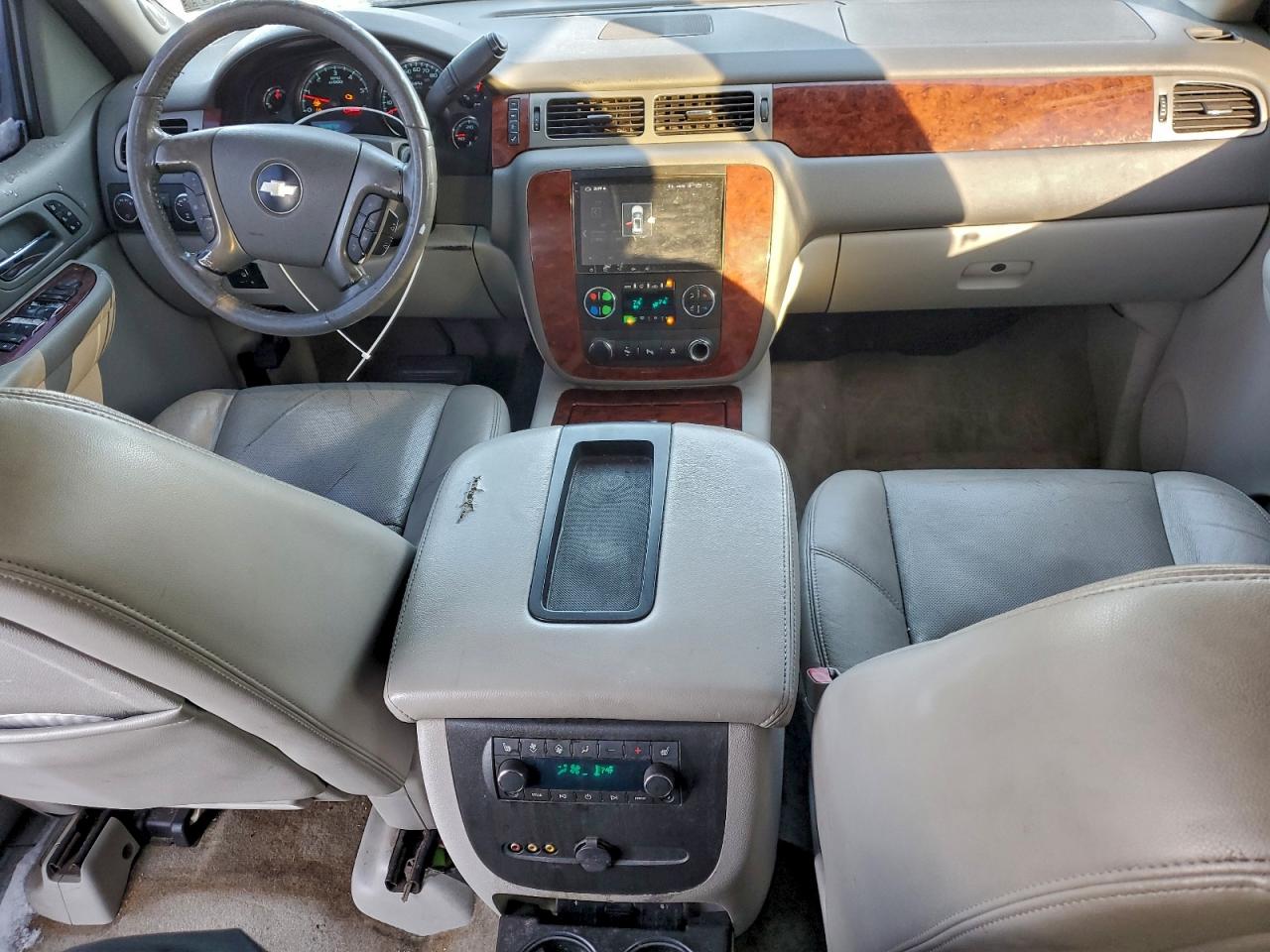 Chevrolet Suburban K1500 Ltz Image 8