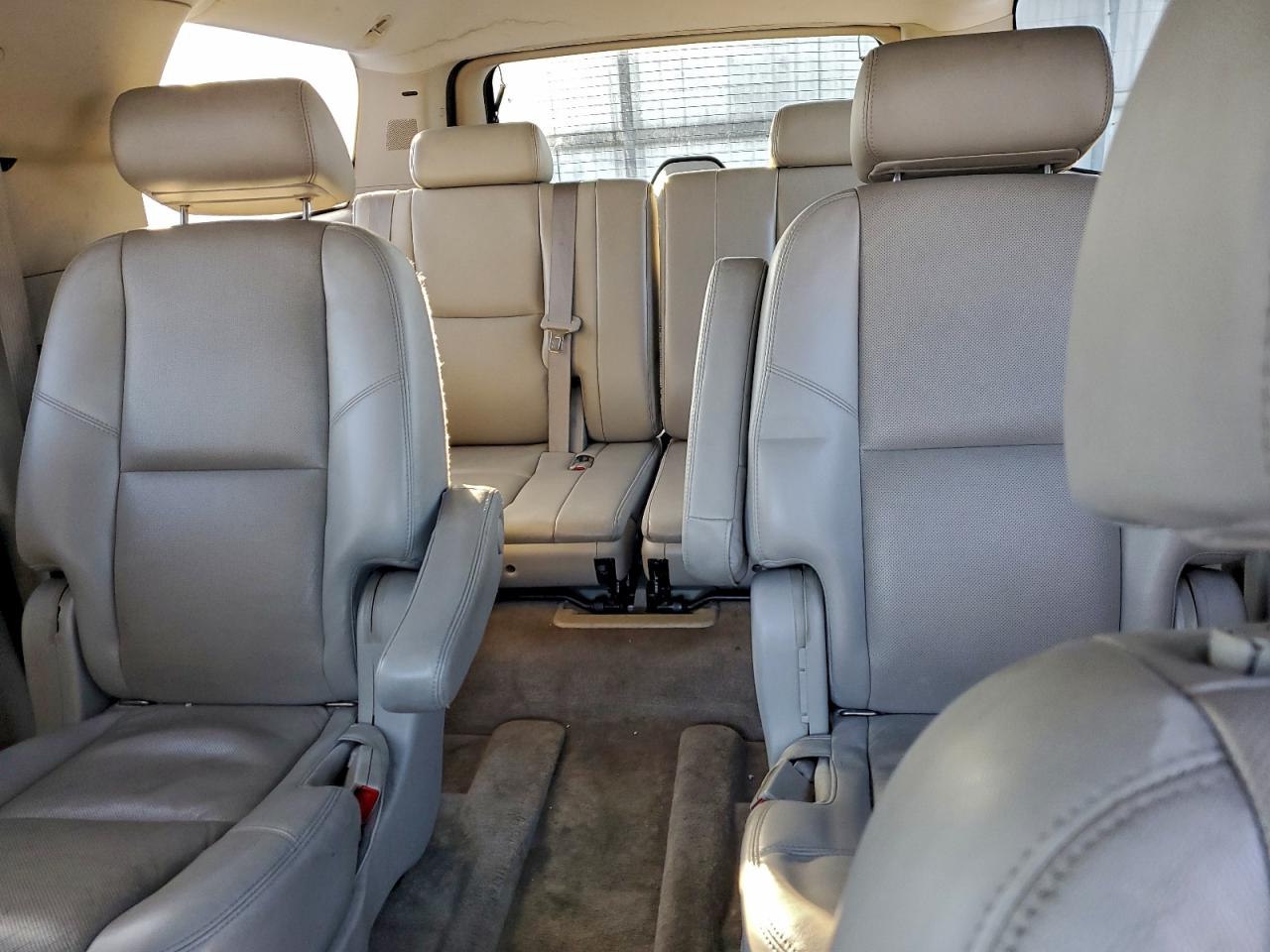 Chevrolet Suburban K1500 Ltz Image 9