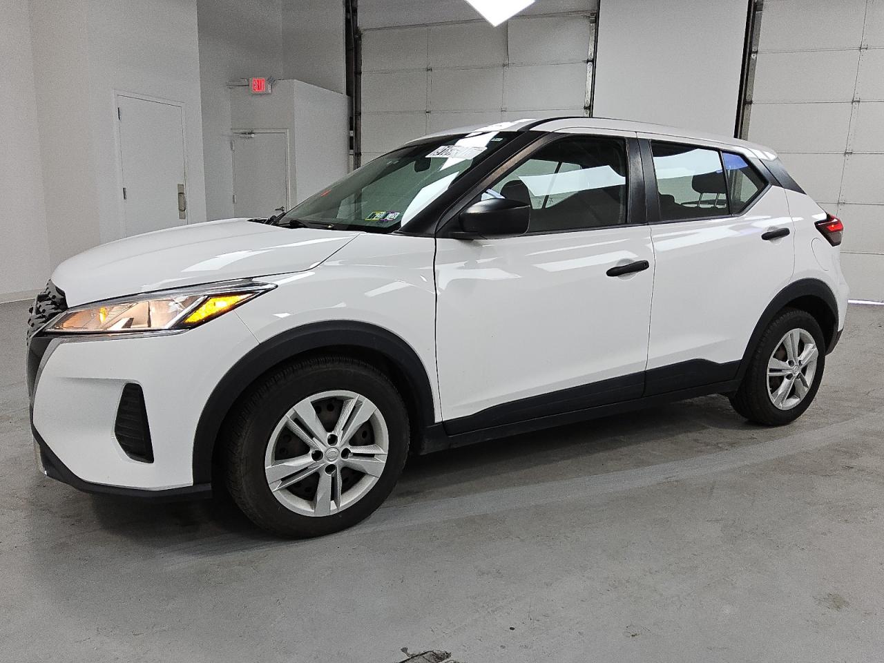 Nissan Kicks S Image 1