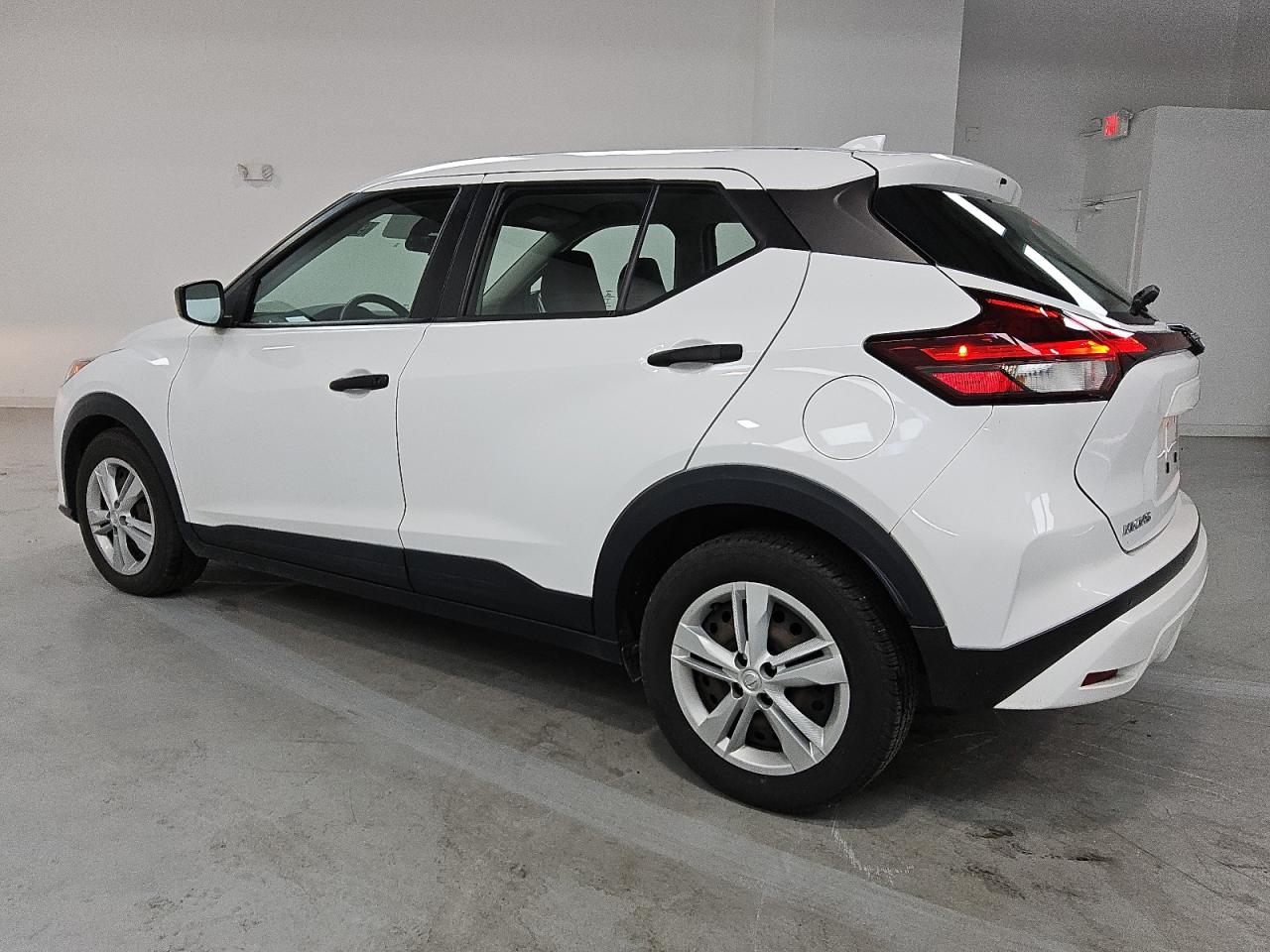 Nissan Kicks S Image 2