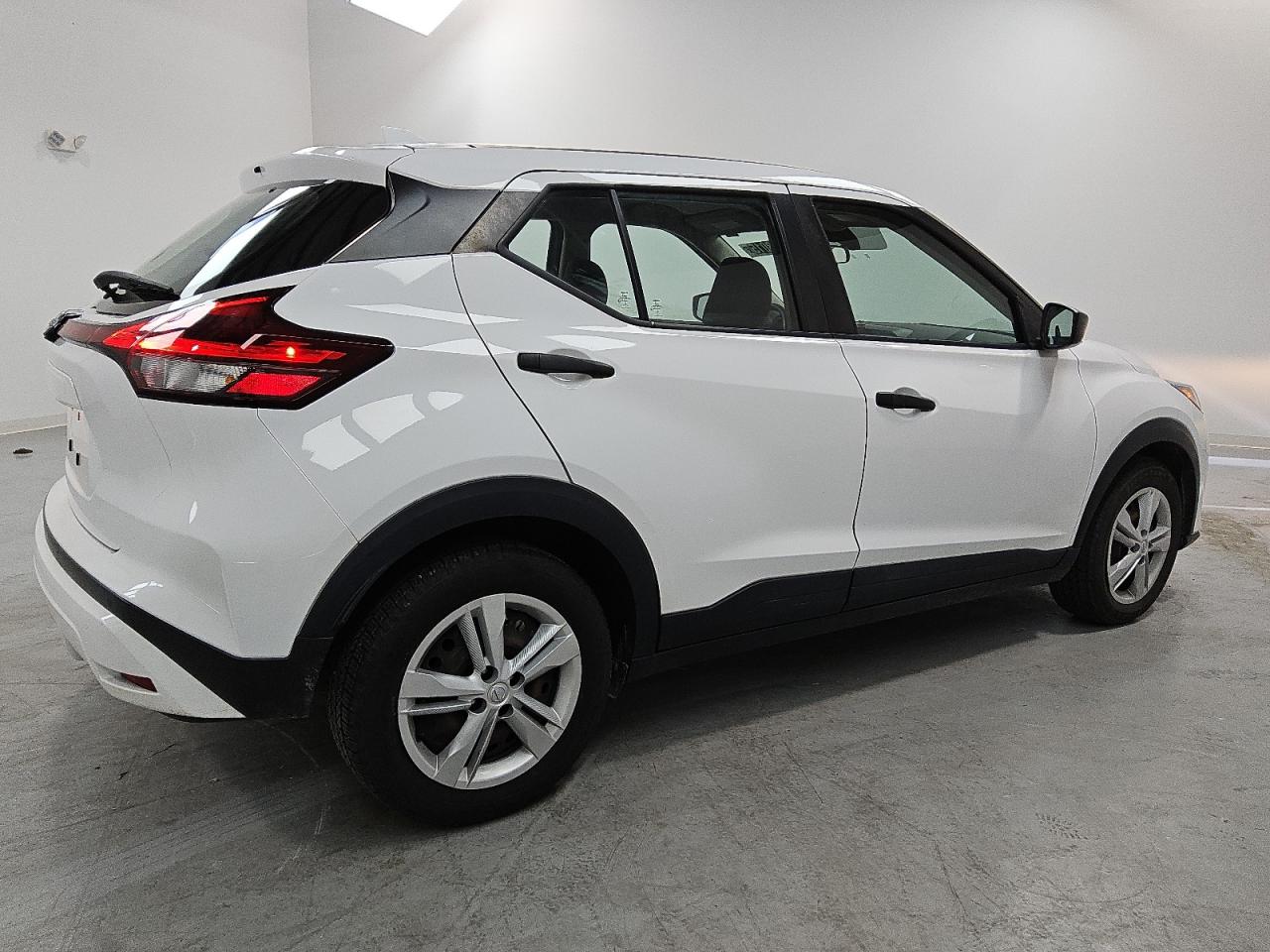 Nissan Kicks S Image 9