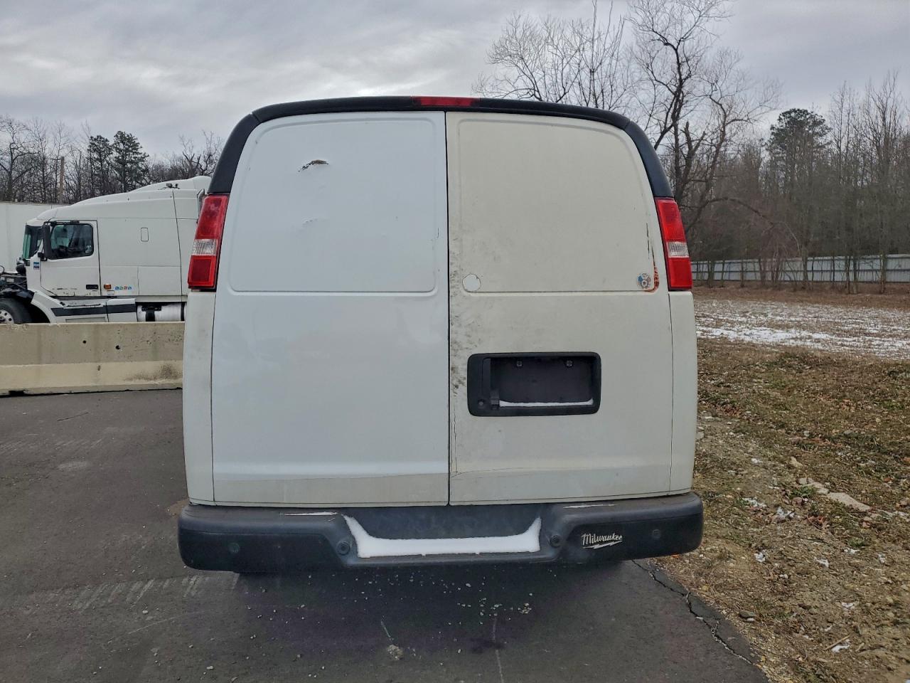 Chevrolet Express Image 5