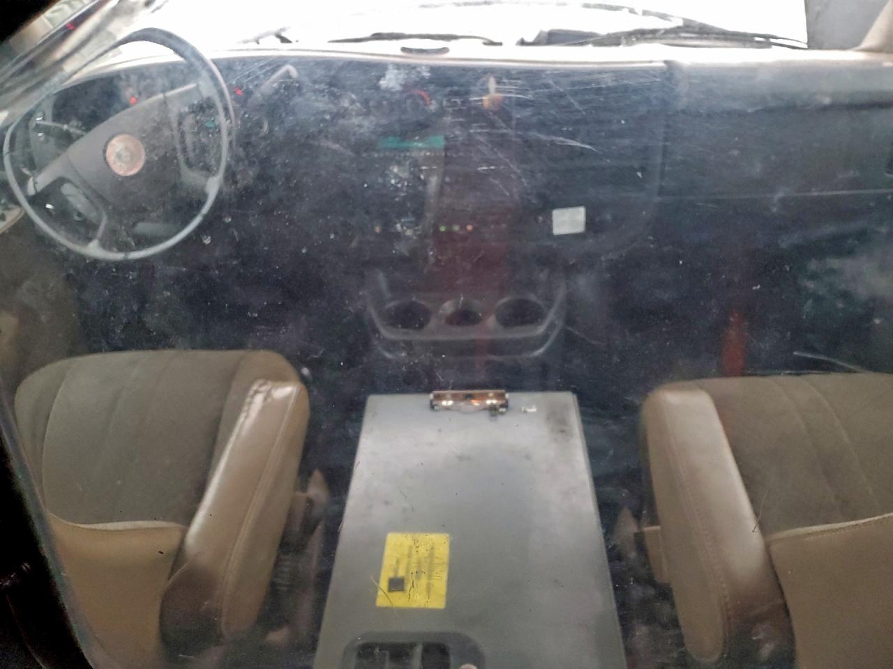 Chevrolet Express Image 10