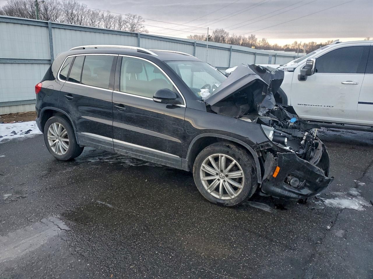 Volkswagen Tiguan S Image 7