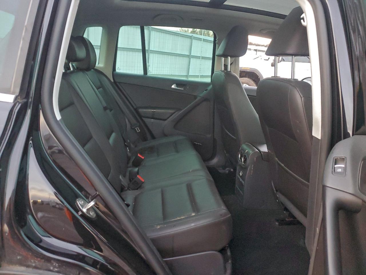 Volkswagen Tiguan S Image 11