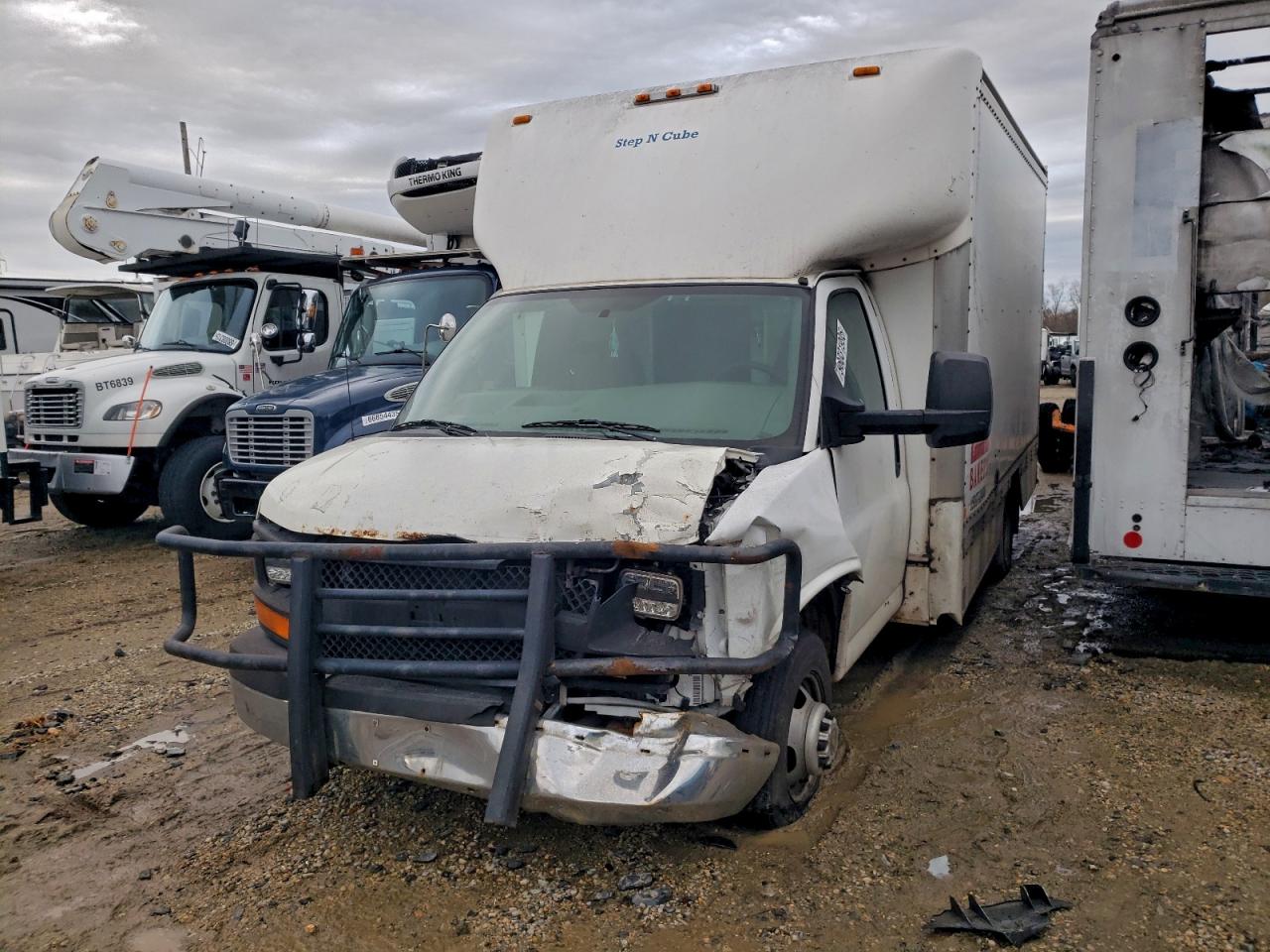 Chevrolet Express Image 1