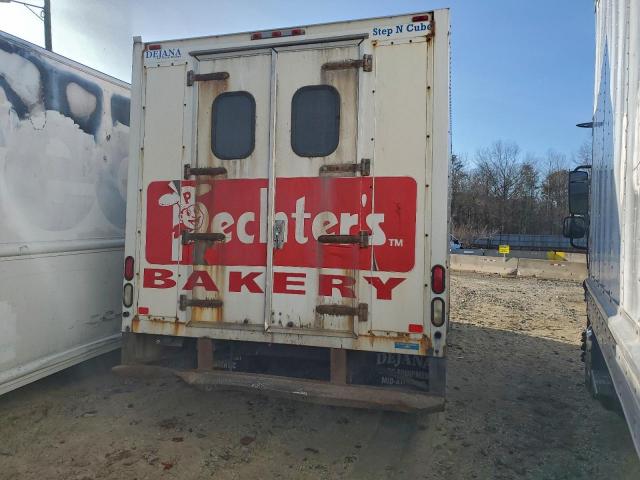 Chevrolet Express Image 3