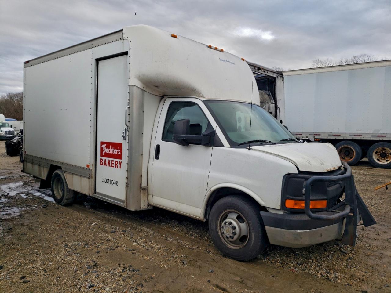 Chevrolet Express Image 6