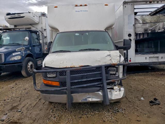 Chevrolet Express Image 4