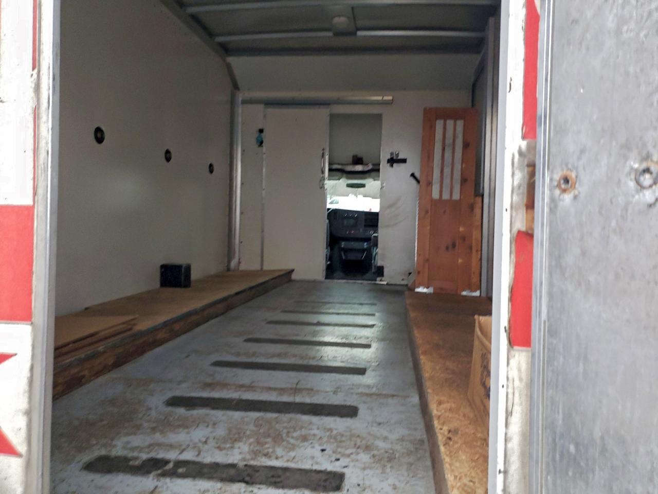 Chevrolet Express Image 13