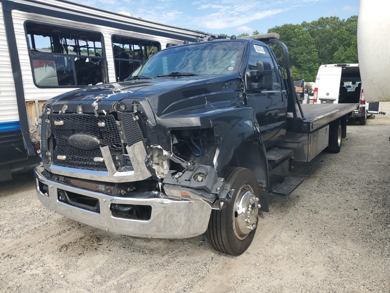 Ford F-650 Super Duty Image 1