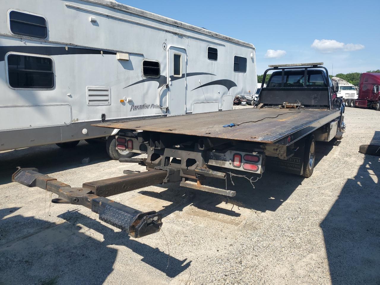 Ford F-650 Super Duty Image 3