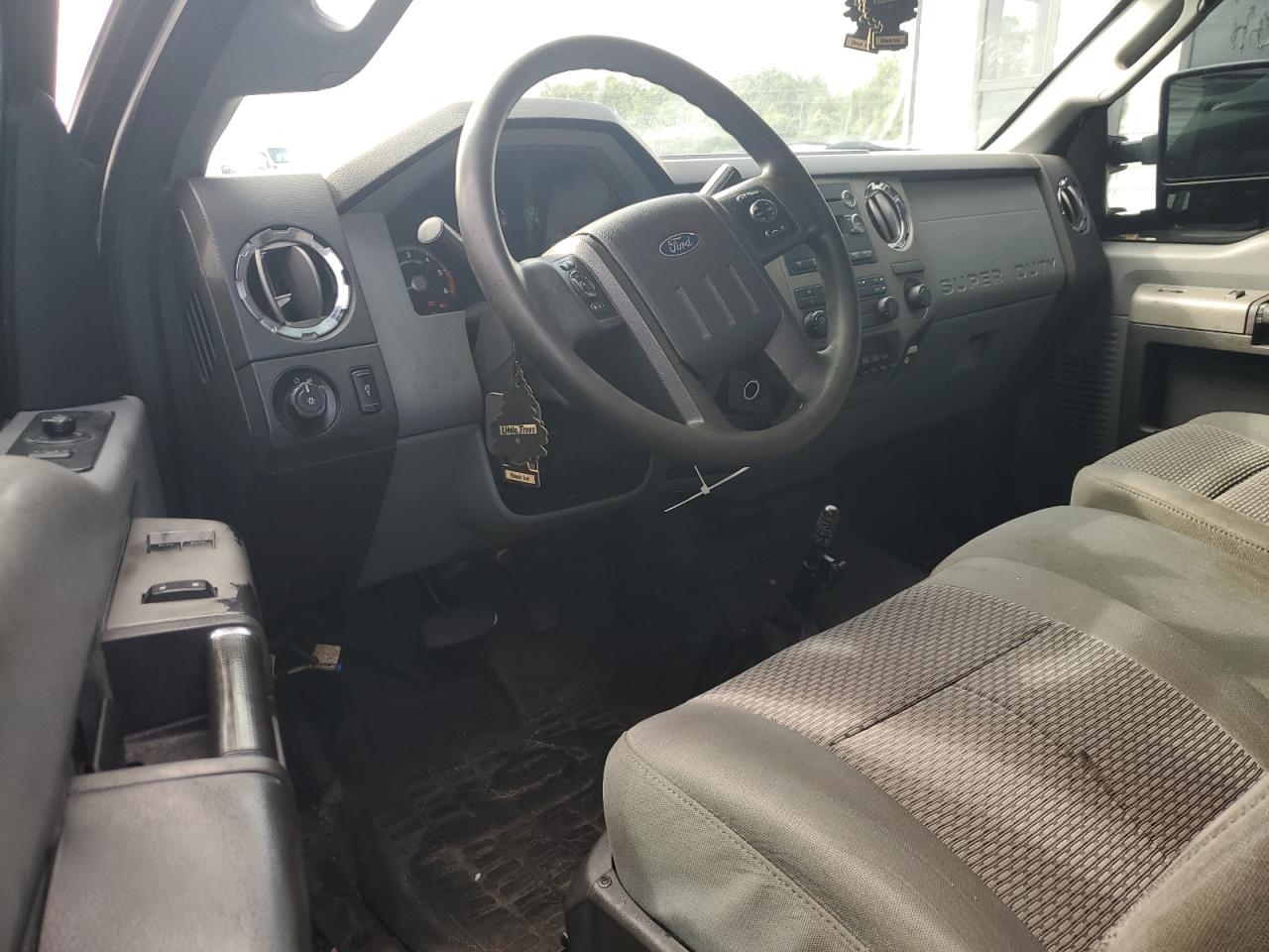 Ford F-650 Super Duty Image 9