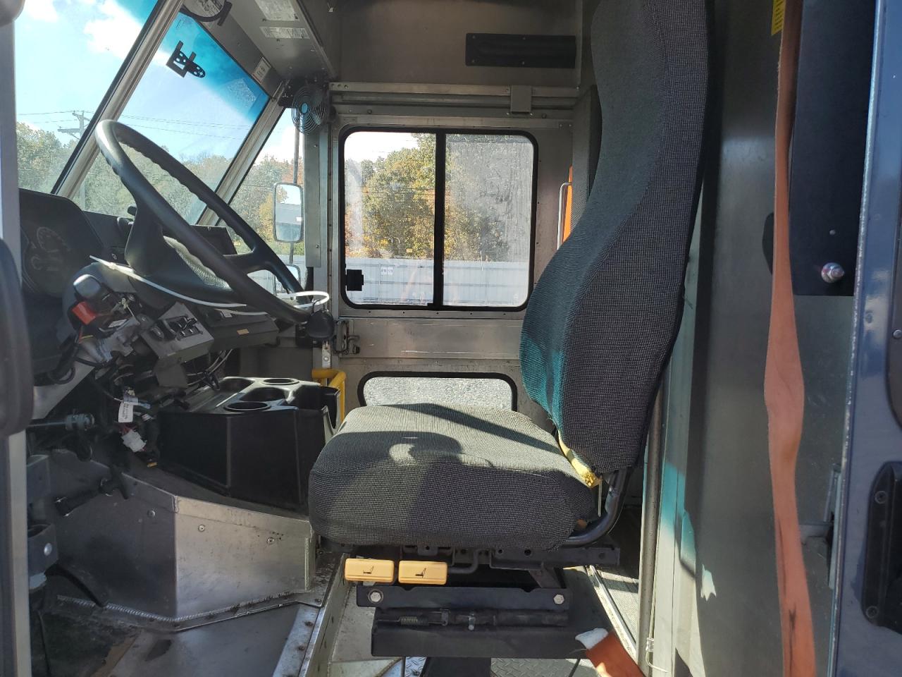 Freightliner Mt45 M Line Walk-in Van Image 9