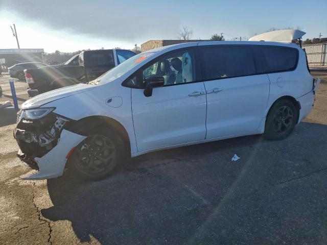  Salvage Chrysler Pacifica