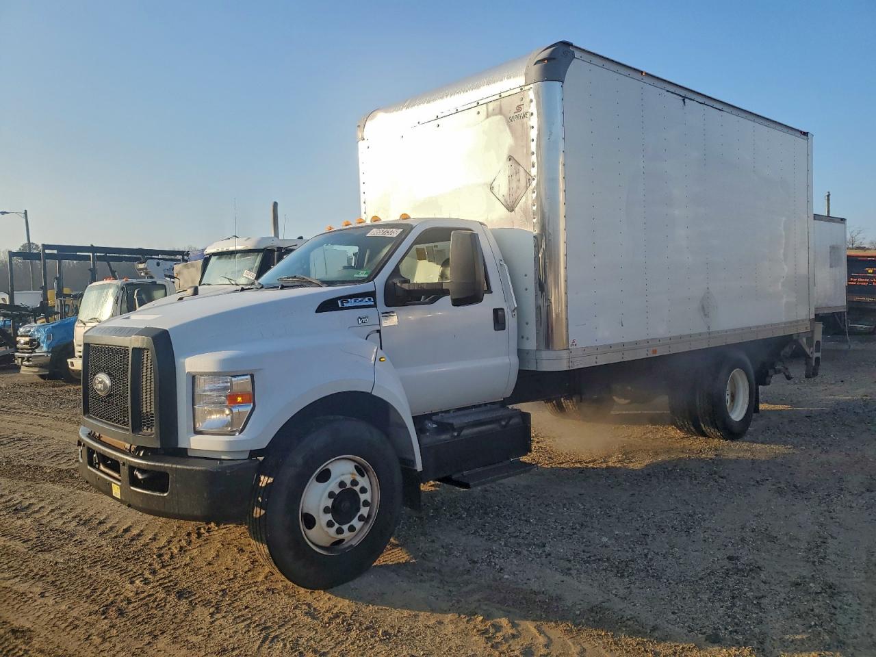 Ford F-650 Super Duty Image 1