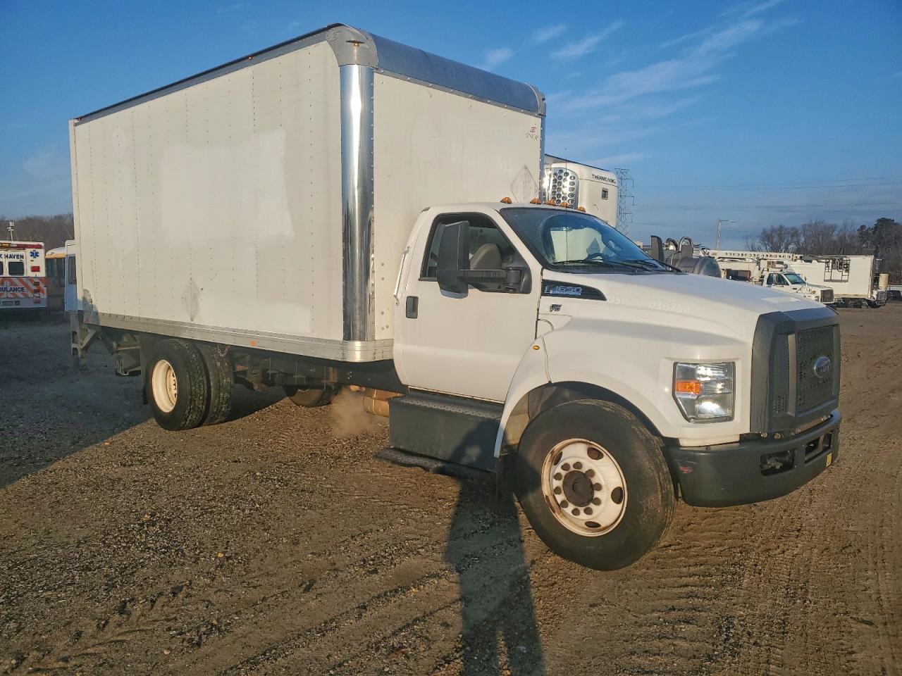 Ford F-650 Super Duty Image 3