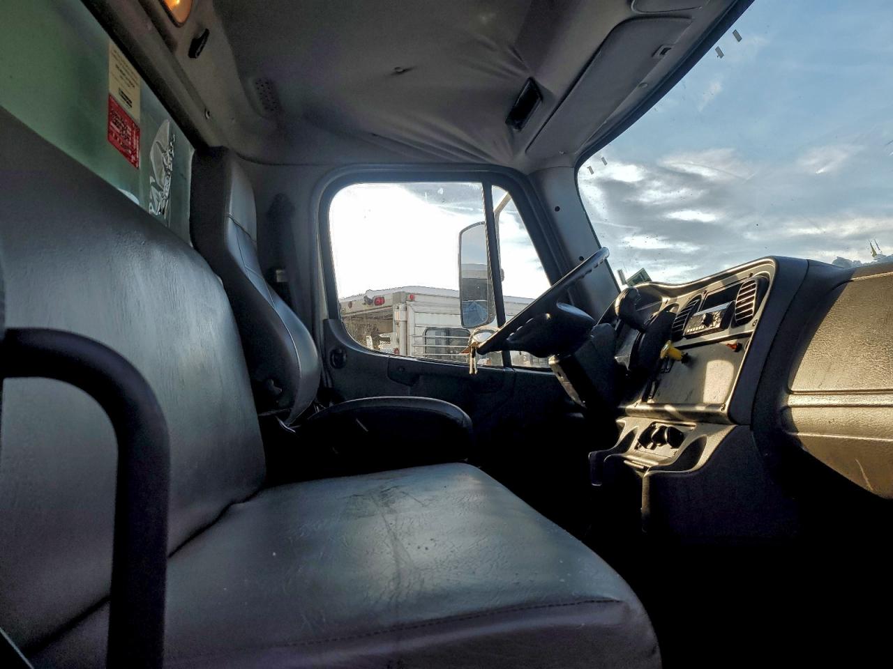 Freightliner M2 106 Medium Duty Image 5