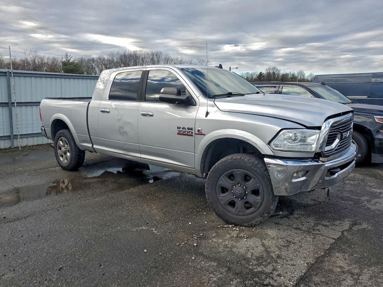 Ram 3500 Laramie Image 4