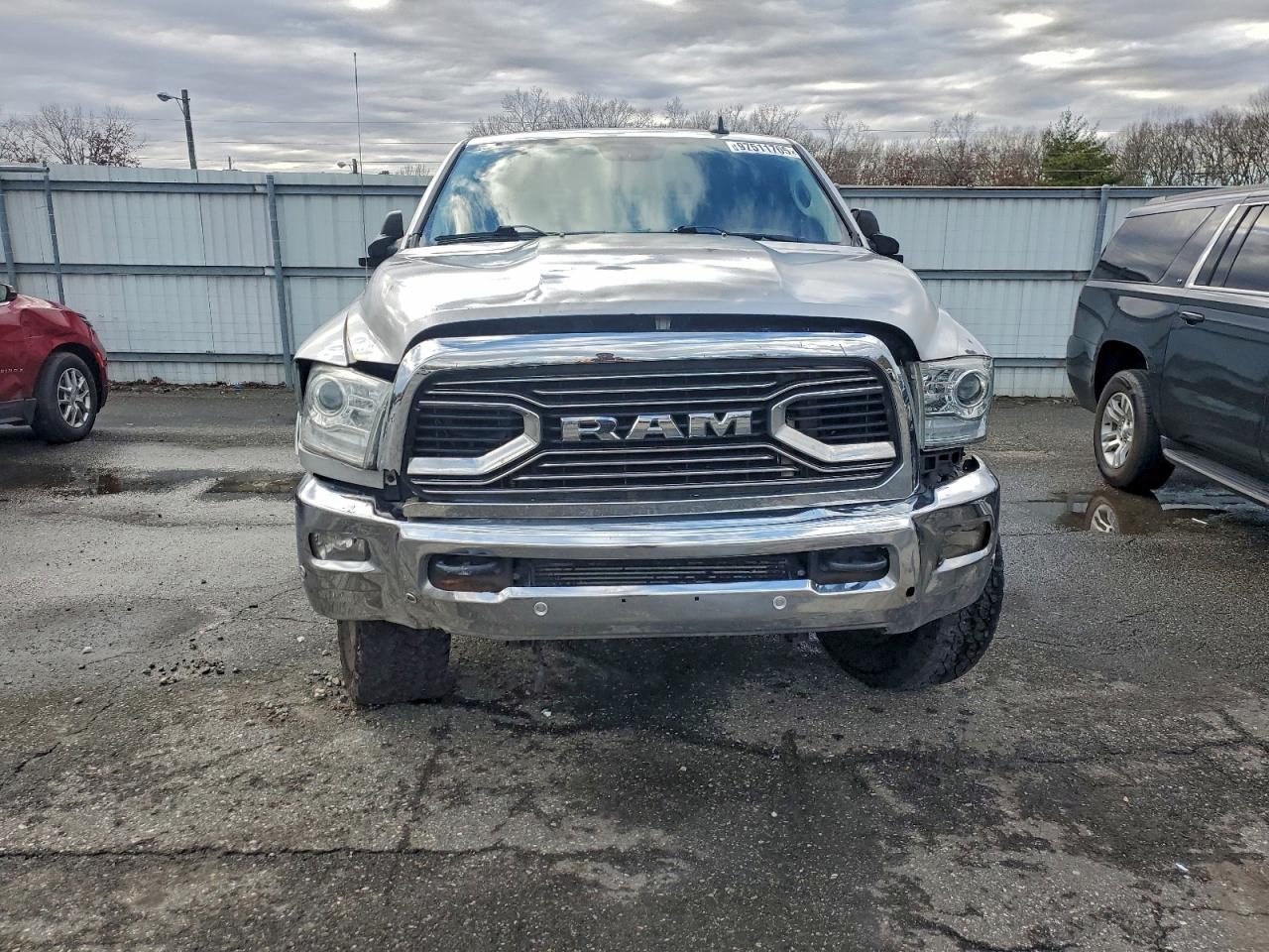 Ram 3500 Laramie Image 9