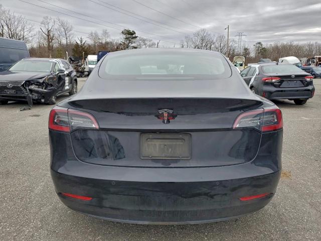 Tesla Model 3 Image 6