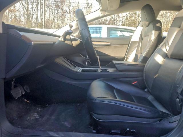 Tesla Model 3 Image 12