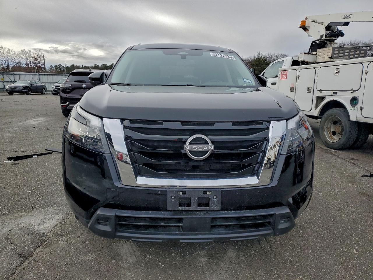 Nissan Pathfinder Sv Image 5