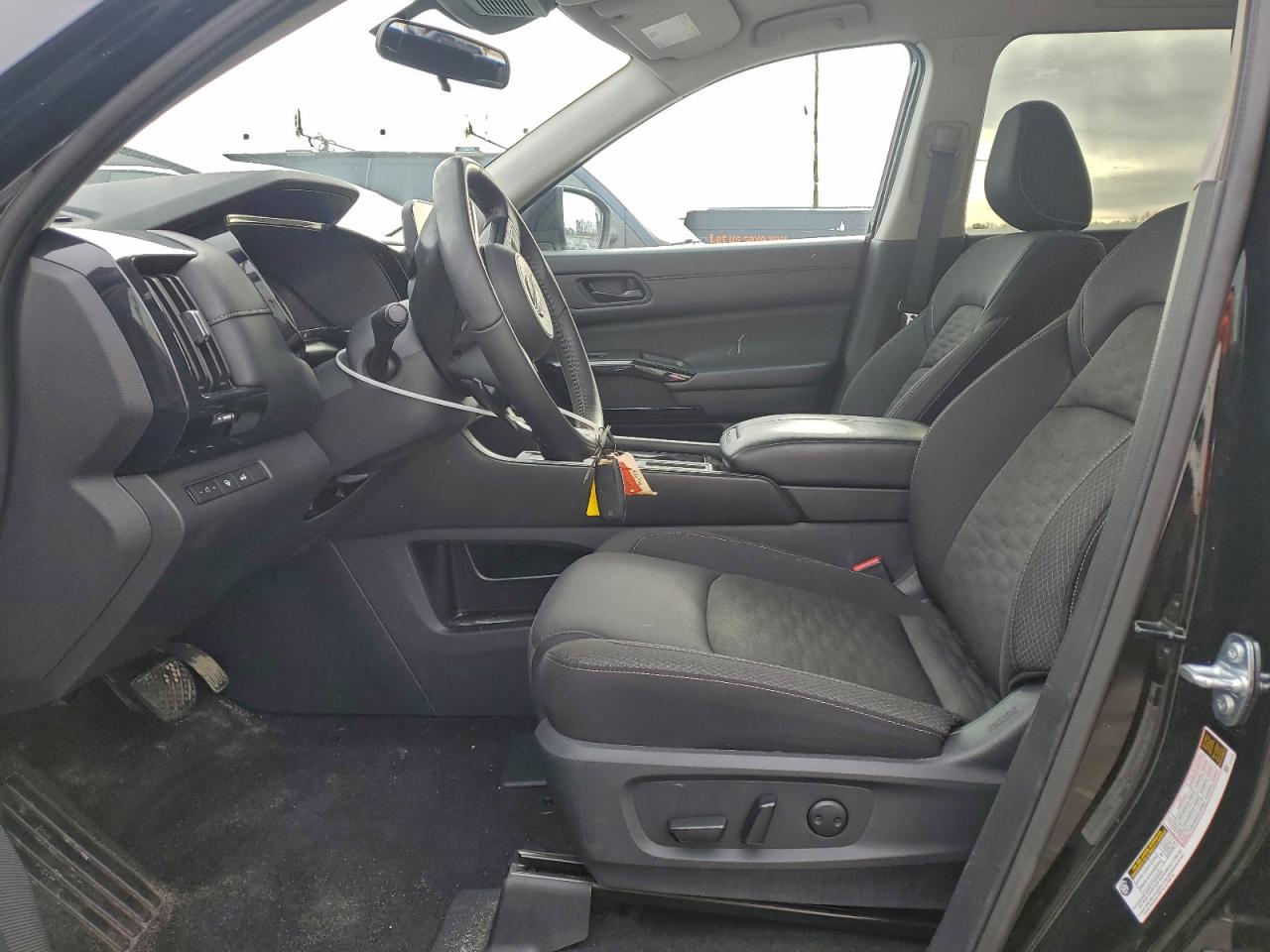 Nissan Pathfinder Sv Image 6