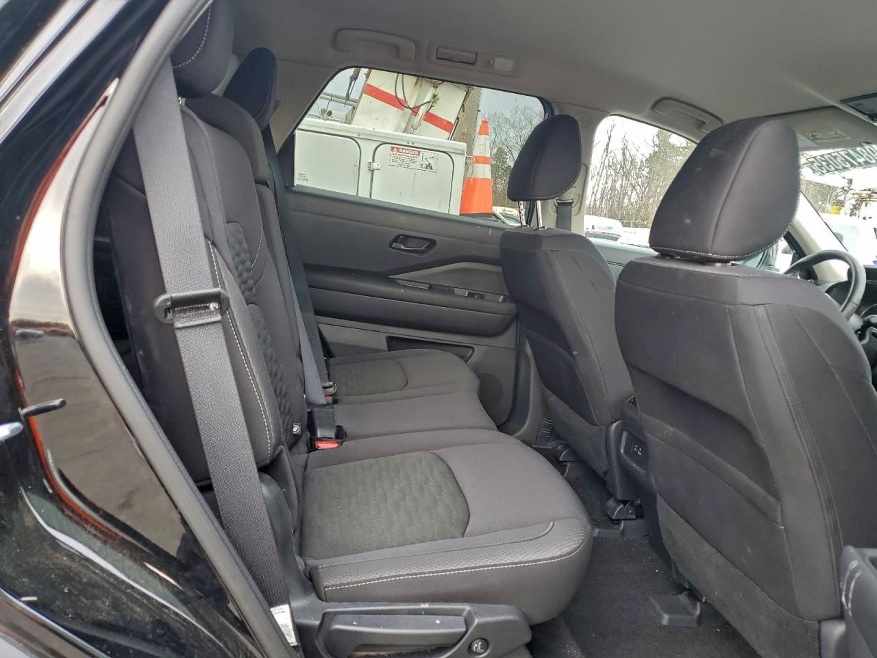 Nissan Pathfinder Sv Image 9