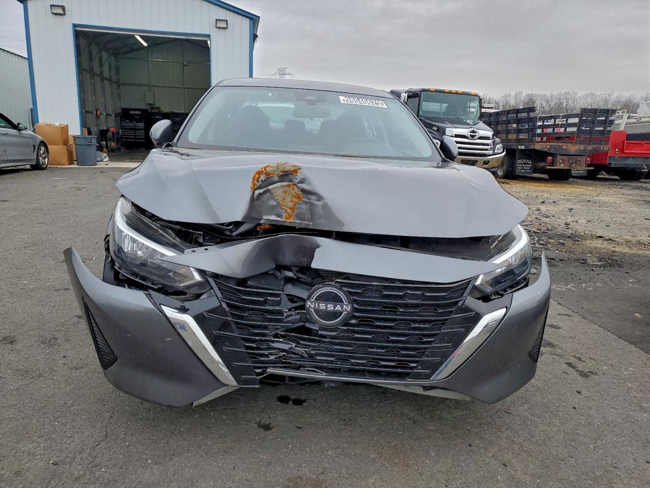 Nissan Sentra S Image 2