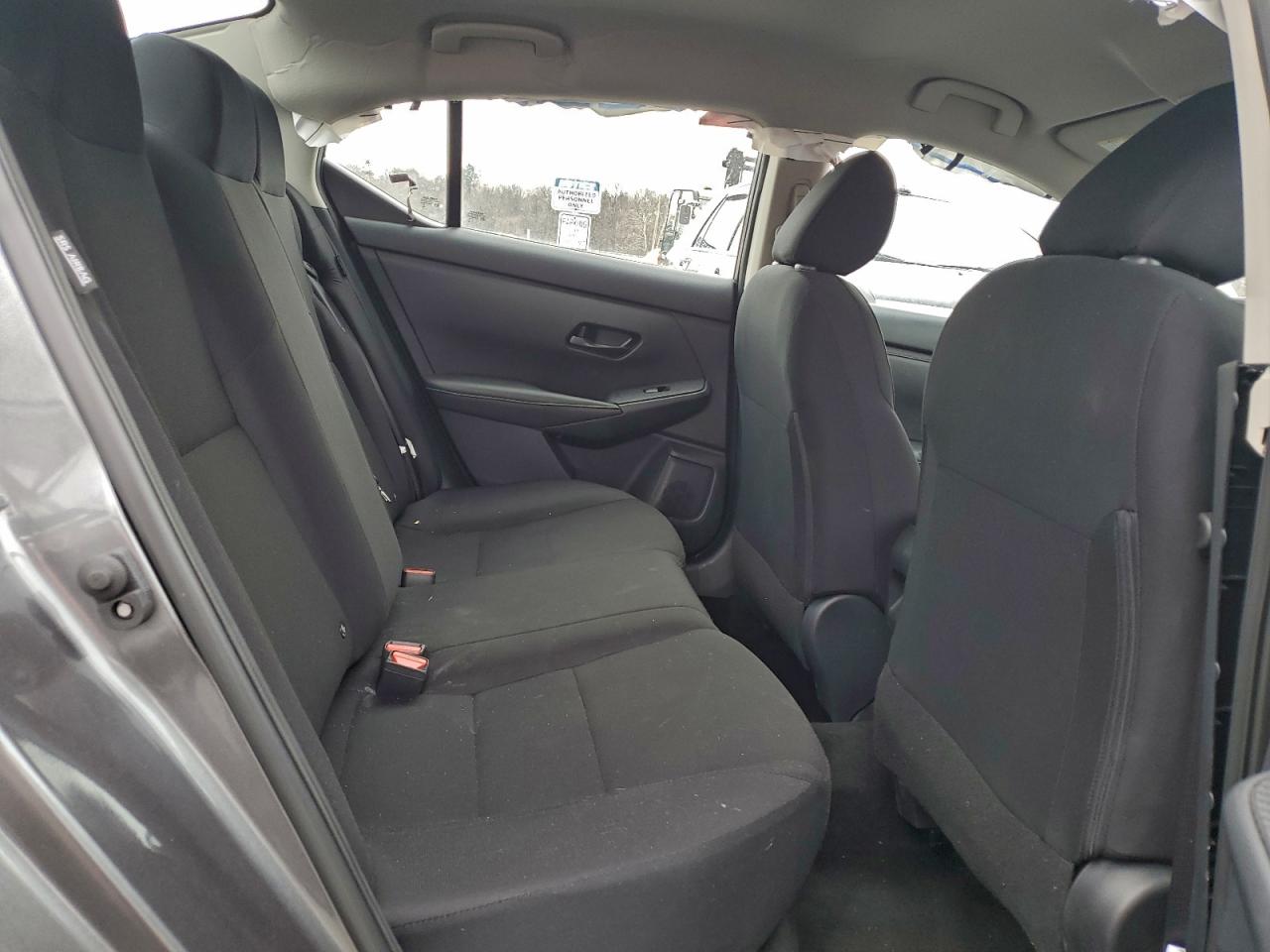 Nissan Sentra S Image 7