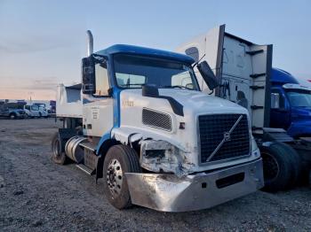  Salvage Volvo Vn
