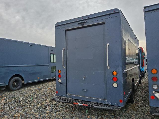 Freightliner Mt45 M Line Walk-in Van Image 3