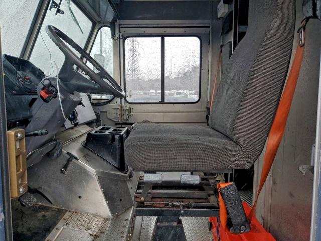 Freightliner Mt45 M Line Walk-in Van Image 2