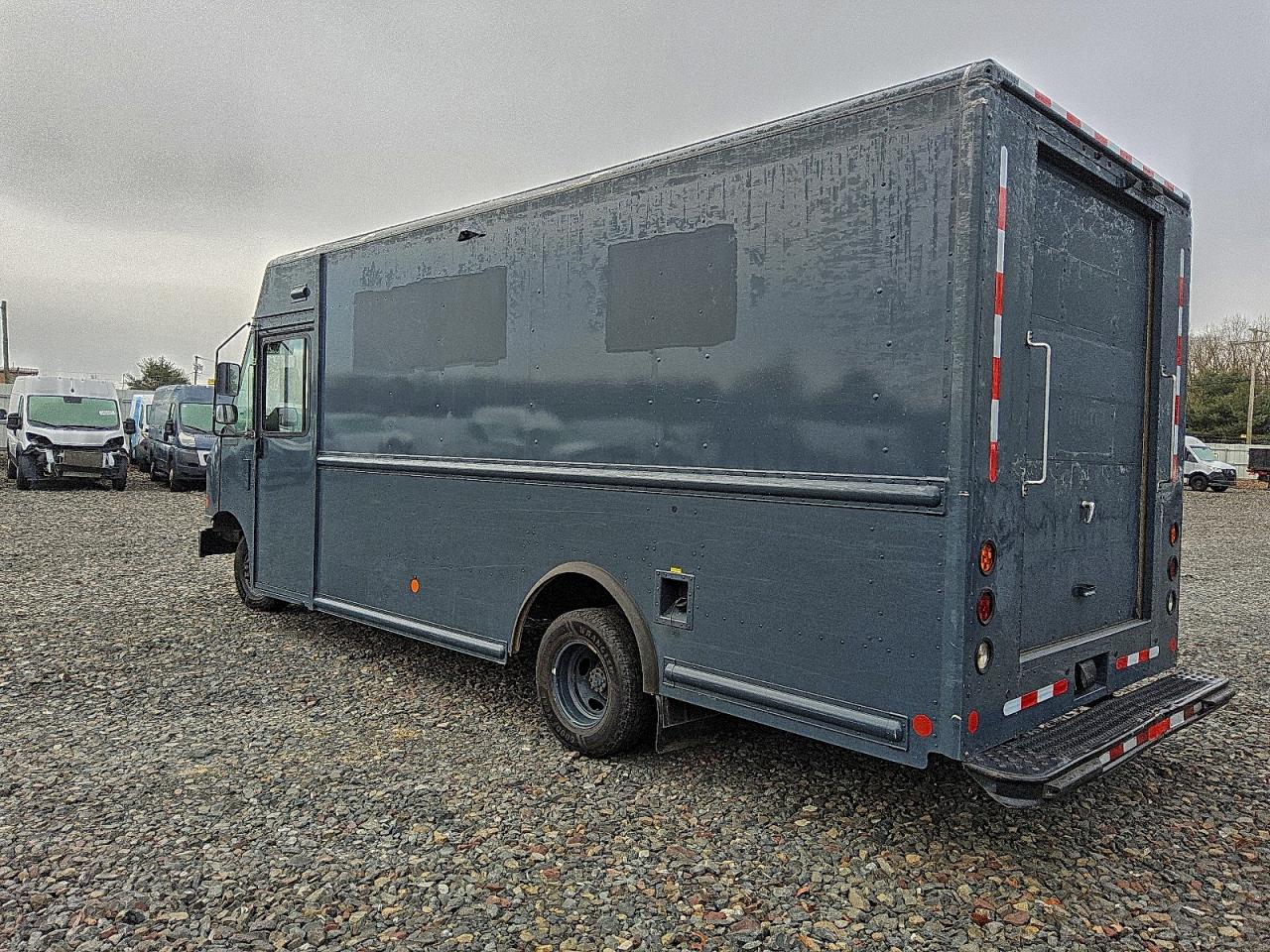 Ford E-450 E450 Super Duty Commercial Stripped Chassis Image 2