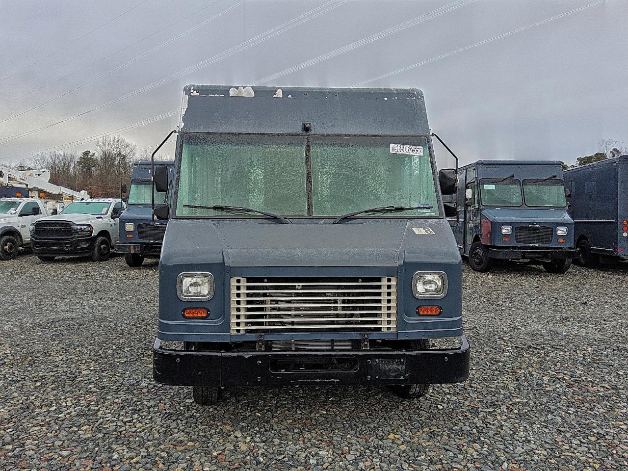 Ford E-450 E450 Super Duty Commercial Stripped Chassis Image 4