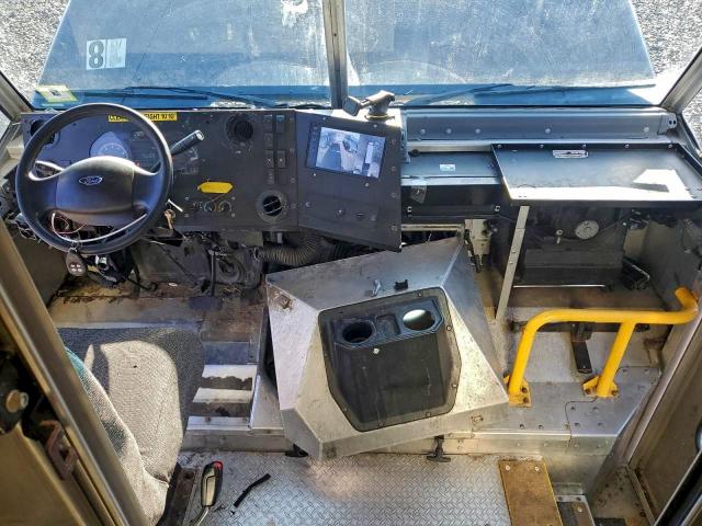 Ford E-450 E450 Super Duty Commercial Stripped Chassis Image 9