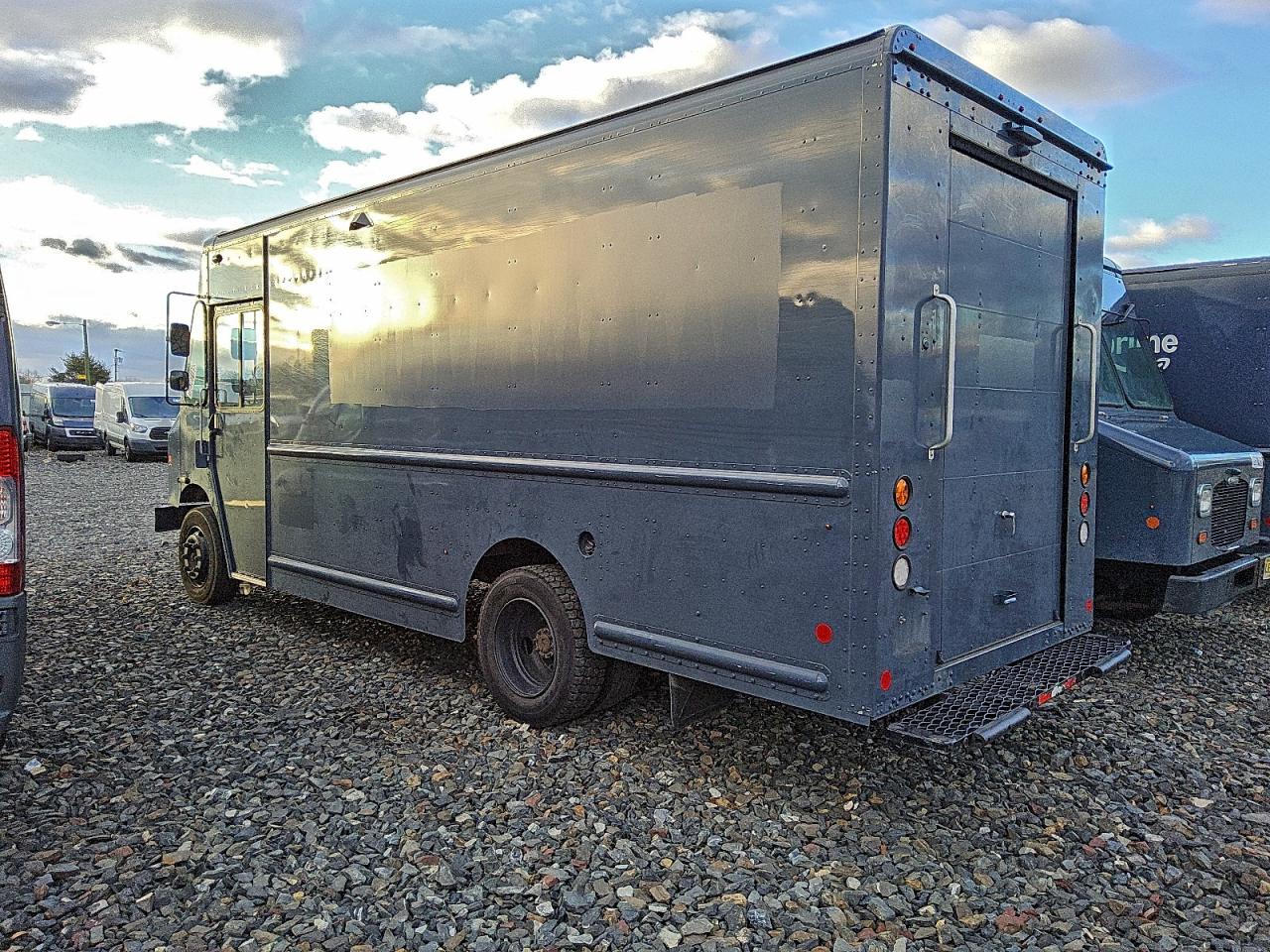 Freightliner Mt45 M Line Walk-in Van Image 4