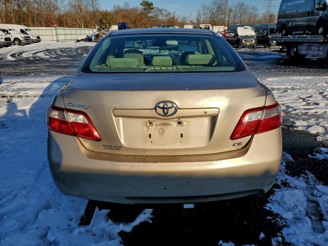 Toyota Camry Ce Image 7