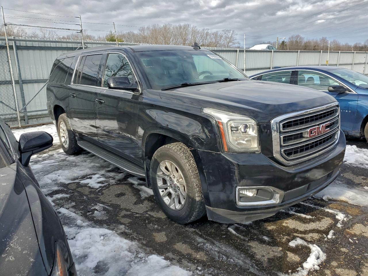 GMC Yukon K1500 Slt Image 3