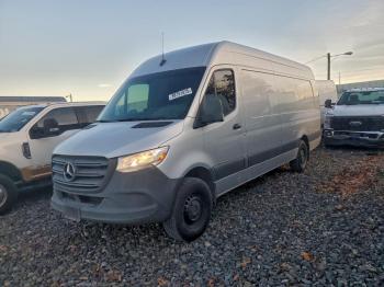  Salvage Mercedes-Benz Sprinter