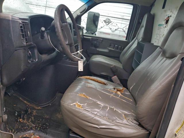 GMC Savana Cutaway G3500 Image 7