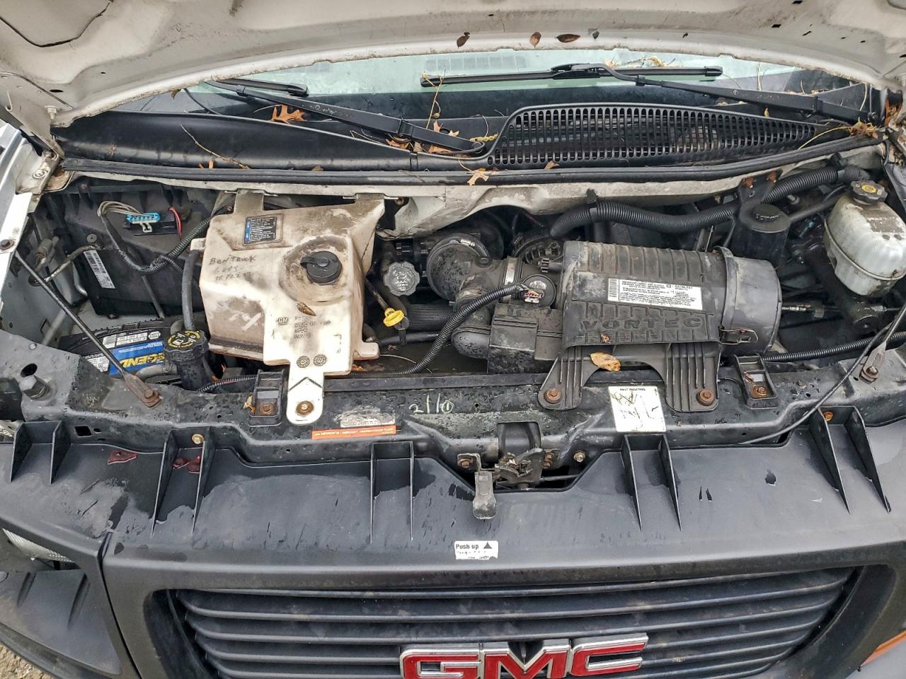 GMC Savana Cutaway G3500 Image 9