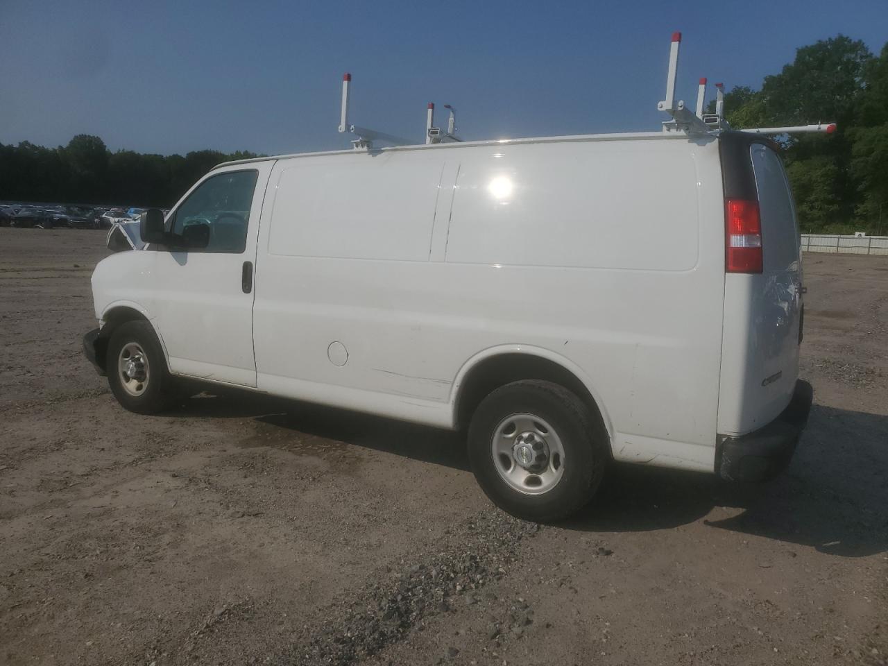Chevrolet Express Image 5
