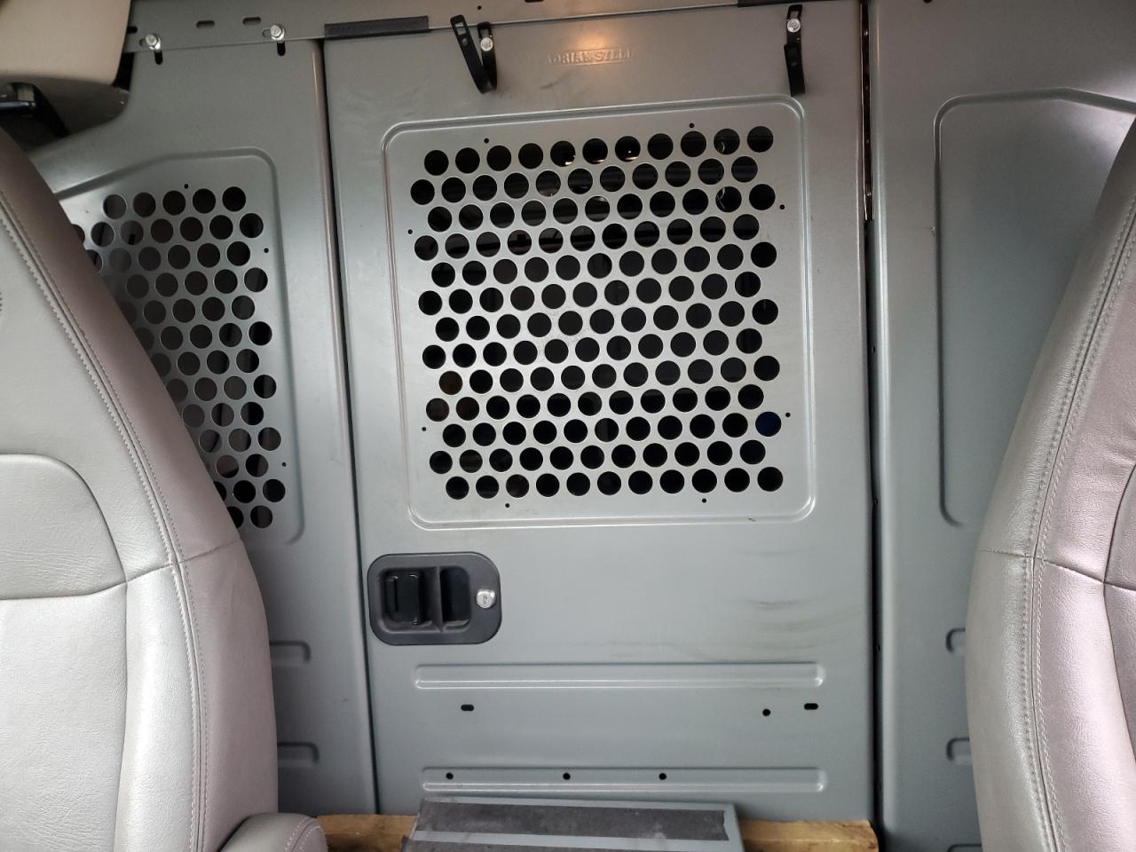 Chevrolet Express Image 8