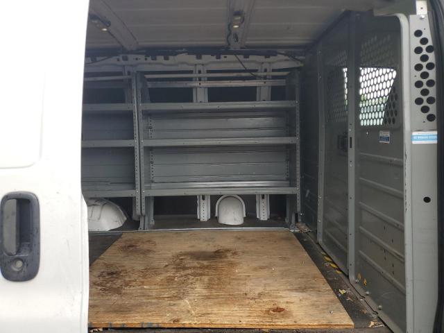 Chevrolet Express Image 2